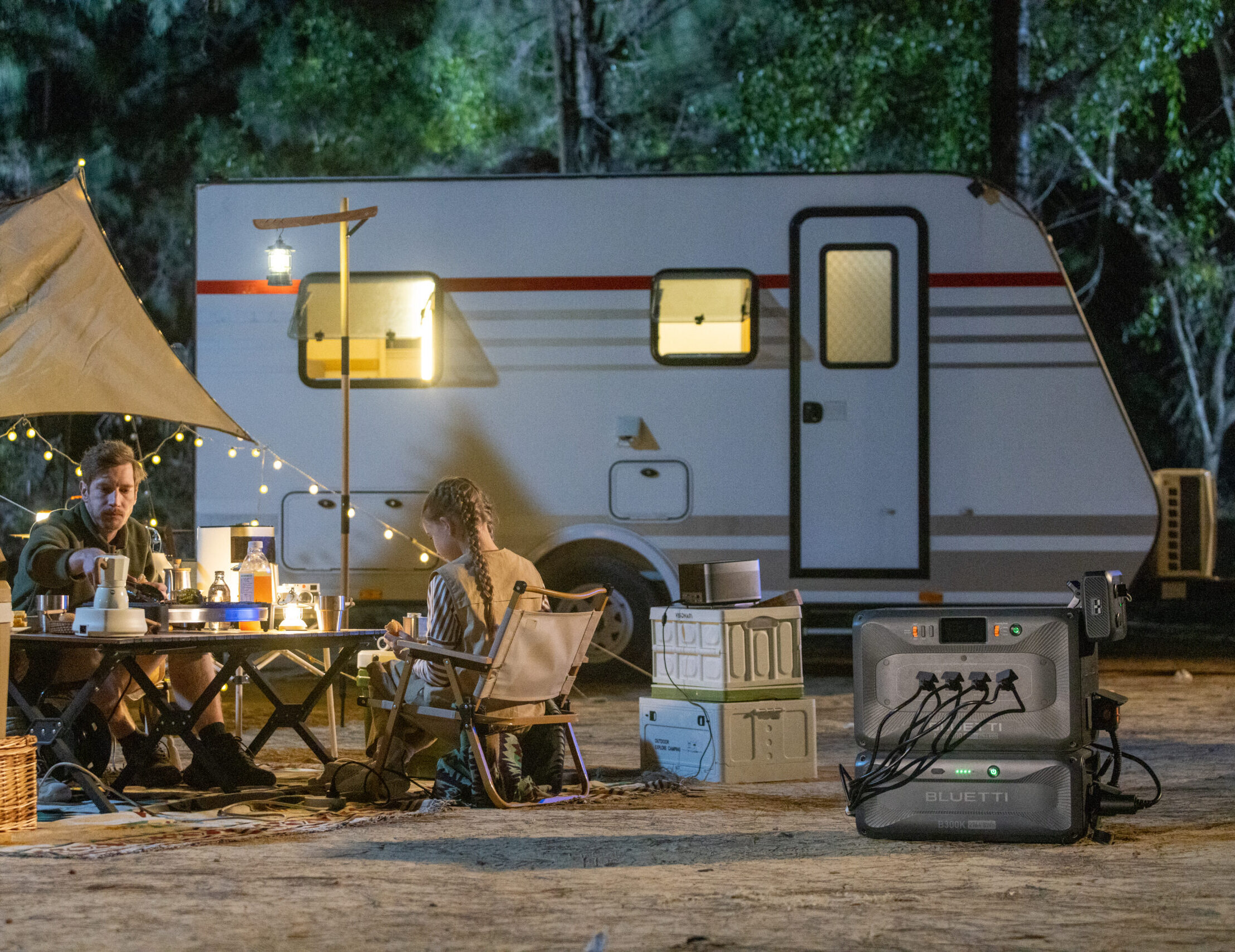 户外露营场景图